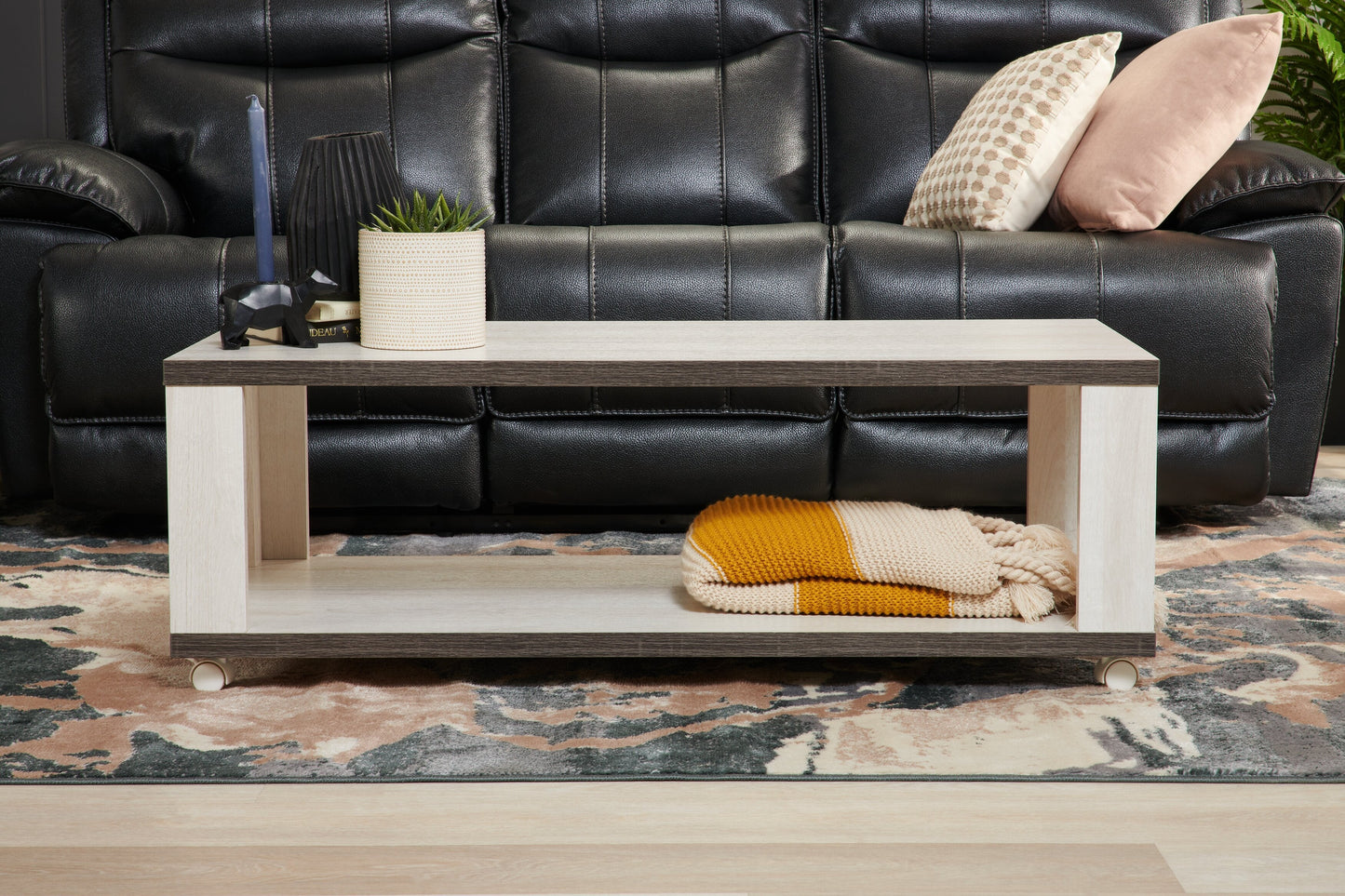 Flynn 47.25" Modern Coffee Table with Shelf and Casters - White and Grey |Table à café moderne Flynn de 47,25 po avec tablette et roulettes - blanche et grise