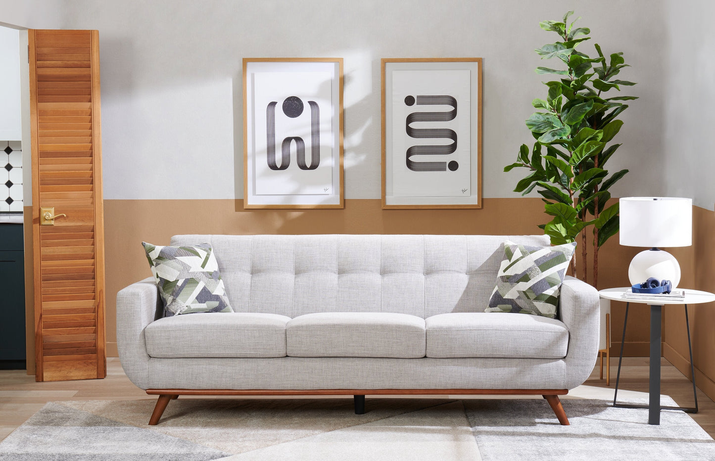 Kort & Co. Freeman 88" Linen-Look Fabric Sofa with Wood Base and Tufted Back Cushions - Dove White | Sofa Freeman Kort & Co. de 88 po en tissu d’apparence lin avec pattes en bois et coussins de dossier capitonnés - blanc colombe