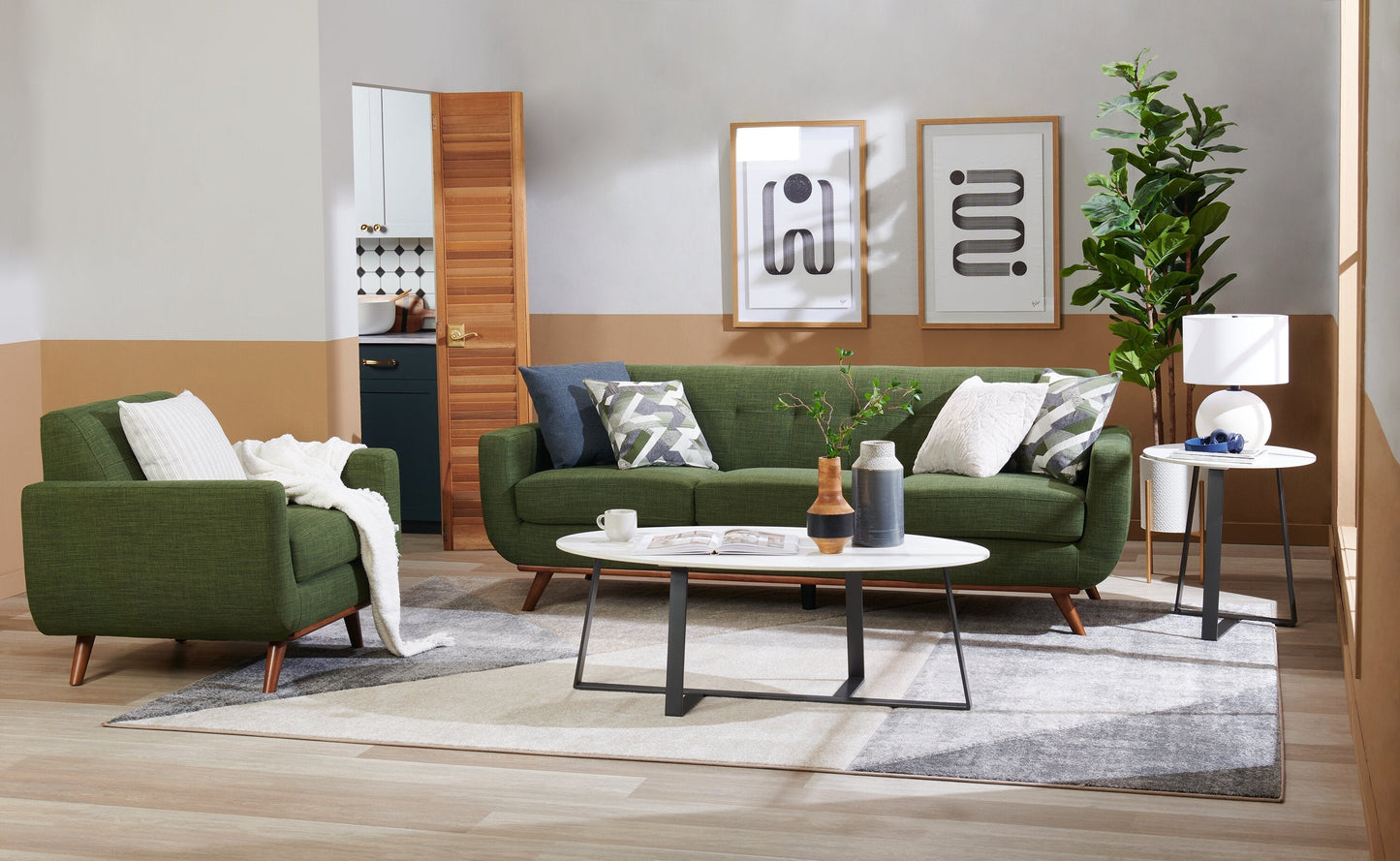 Kort & Co. Freeman 88" Linen-Look Fabric Sofa with Wood Base and Tufted Back Cushions - Avocado Green | Sofa Freeman Kort & Co. de 88 po en tissu d’apparence lin avec pattes en bois et coussins de dossier capitonnés - vert avocat