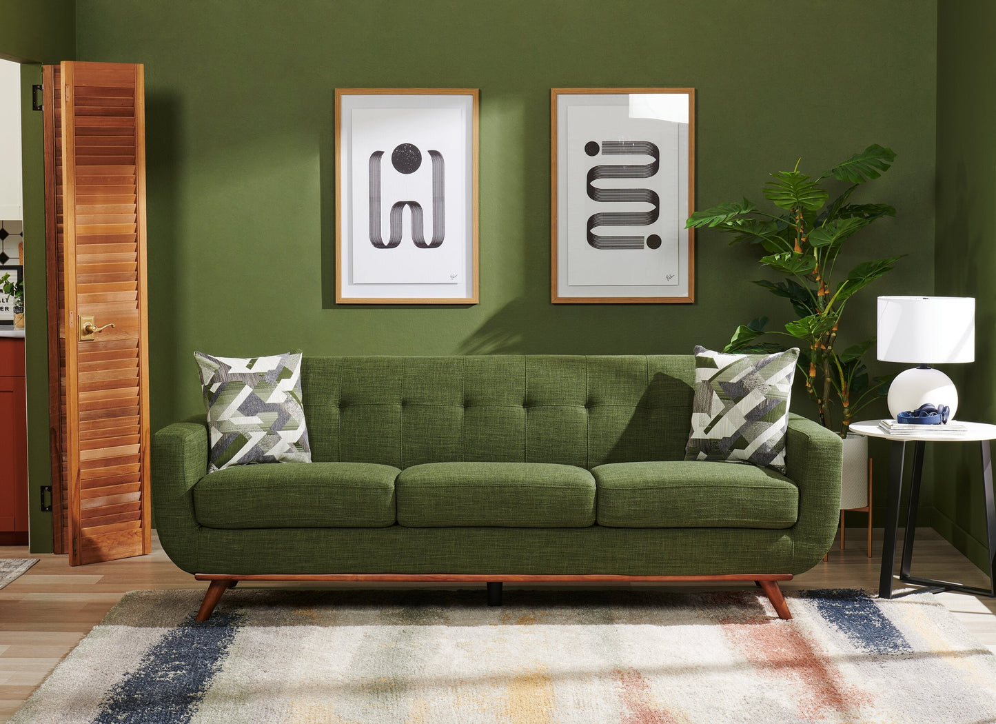 Kort & Co. Freeman 88" Linen-Look Fabric Sofa with Wood Base and Tufted Back Cushions - Avocado Green | Sofa Freeman Kort & Co. de 88 po en tissu d’apparence lin avec pattes en bois et coussins de dossier capitonnés - vert avocat