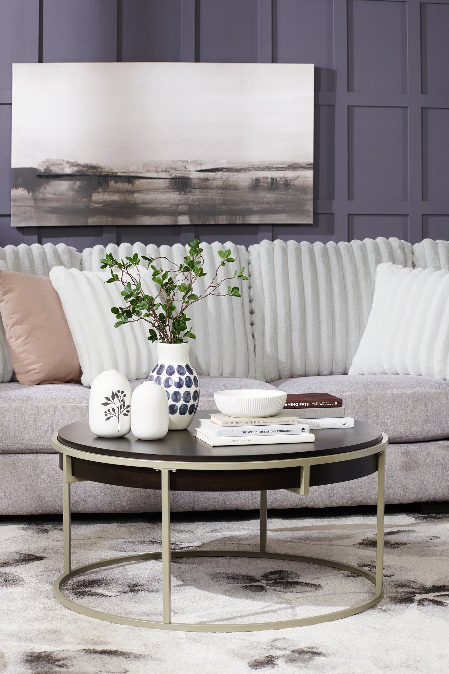 Jaida 38" Modern Round Coffee Table - Brown with Grey Metal Base | Table à café moderne Jaida ronde de 38 po - brune avec base en métal gris