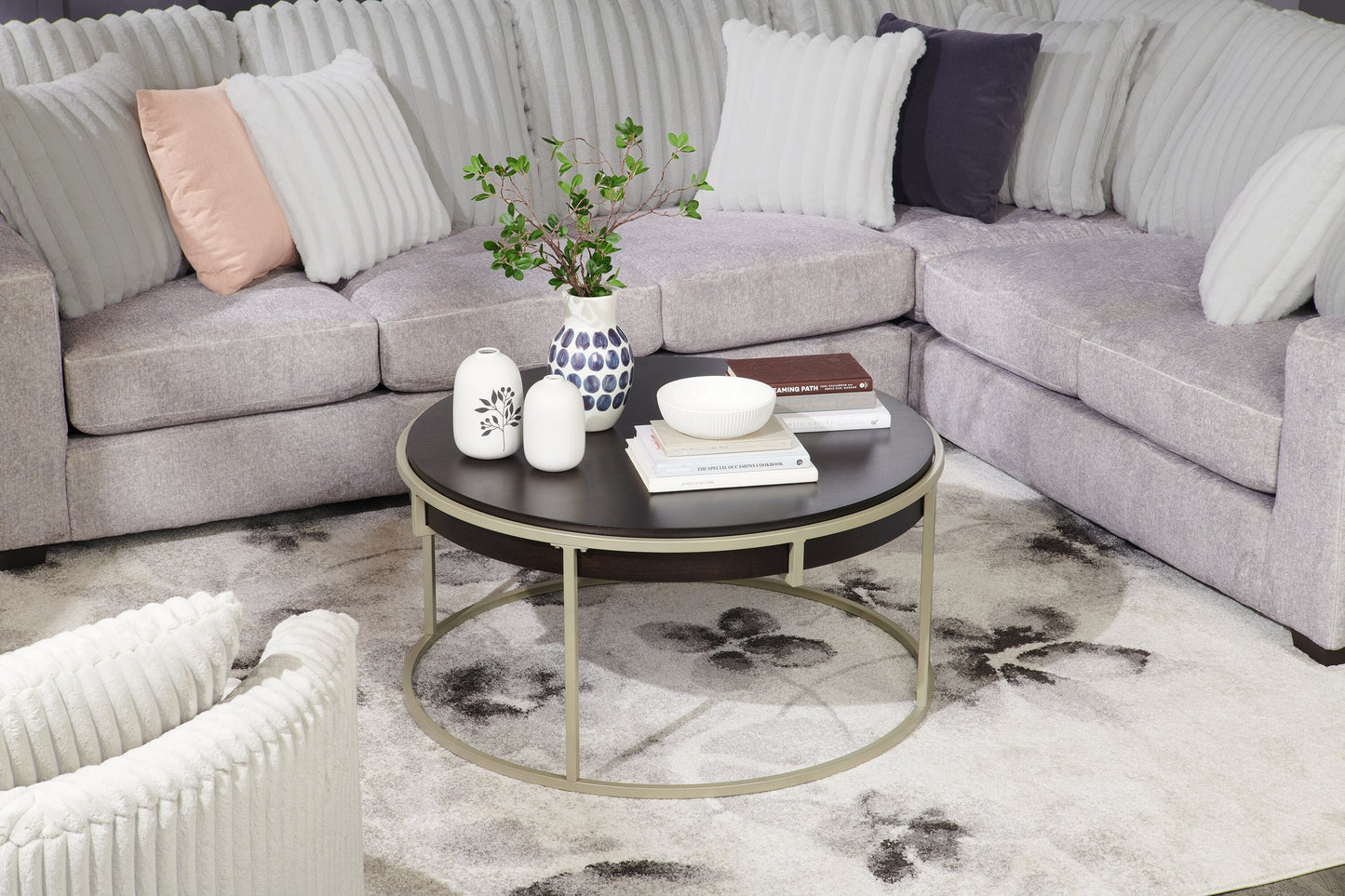Jaida 38" Modern Round Coffee Table - Brown with Grey Metal Base | Table à café moderne Jaida ronde de 38 po - brune avec base en métal gris