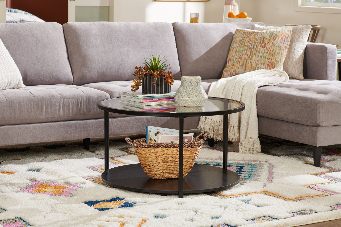 Kendal 31.5" Modern Round Glass Top Coffee Table with Casters - Black | Table à café moderne Kendal ronde de 31,5 po avec dessus en verre - noire
