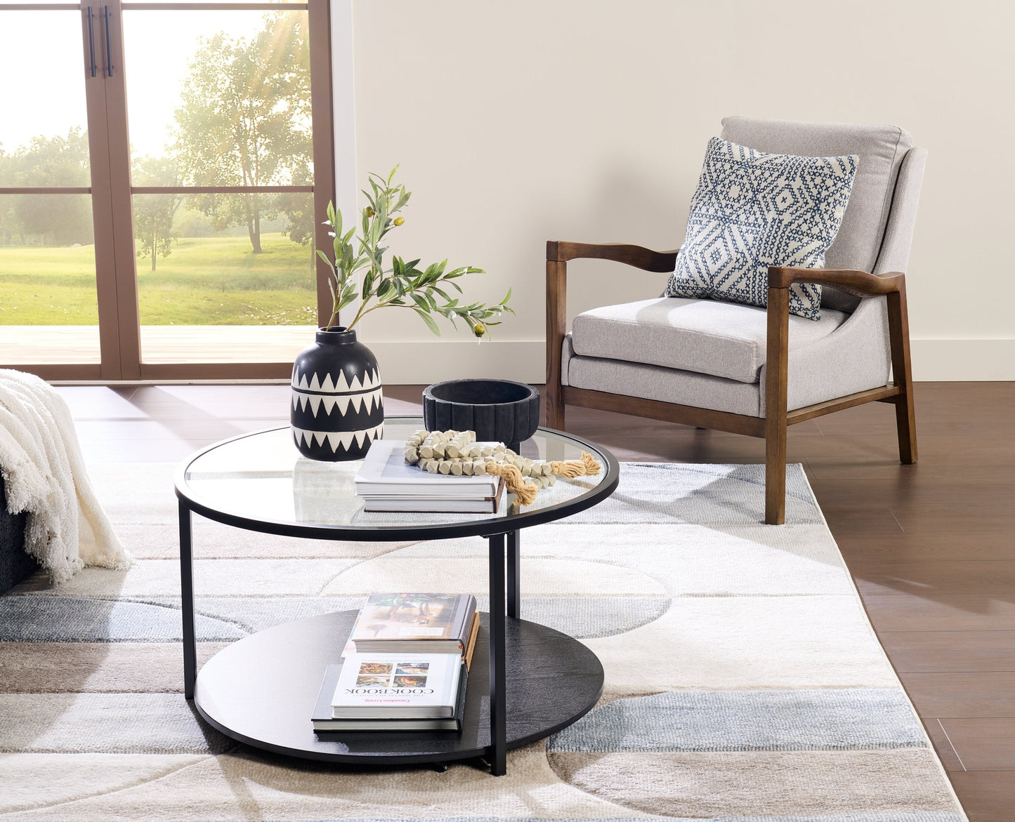 Kendal 31.5" Modern Round Glass Top Coffee Table with Casters - Black | Table à café moderne Kendal ronde de 31,5 po avec dessus en verre - noire