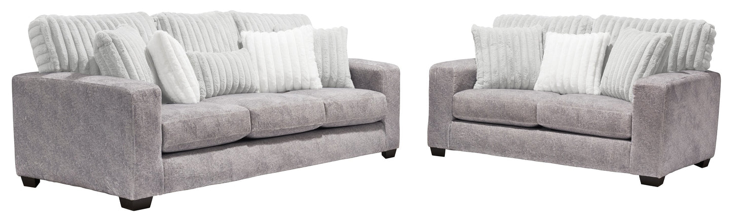 Made in Canada Koda 92" Chenille and Faux Fur Fabric Sofa with Removable Cushions - Plush Paloma Grey | Sofa Koda de 92 po fabriqué au Canada en tissu de chenille et de fausse fourrure avec coussins amovibles - gris Paloma luxueux