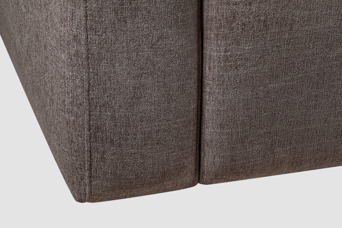 Kort & Co. Lotus 89" Chenille Fabric Sofa with Feather Down Cushions - Coffee Brown | Sofa Lotus de Kort & Co. de 89 po en tissu de chenille avec coussins en duvet et plumes - brun café