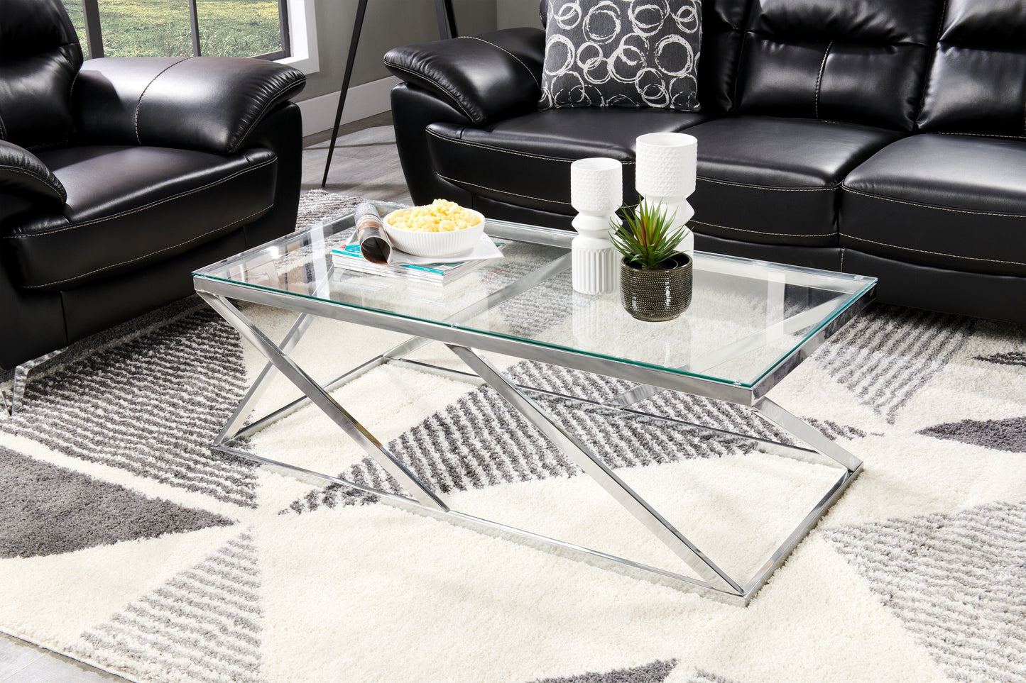 Nixon 47.25" Modern Glass Top Coffee Table - Chrome with Metal Base|Table à café moderne Nixon de 47,25 po avec dessus en verre - chromée avec base en métal
