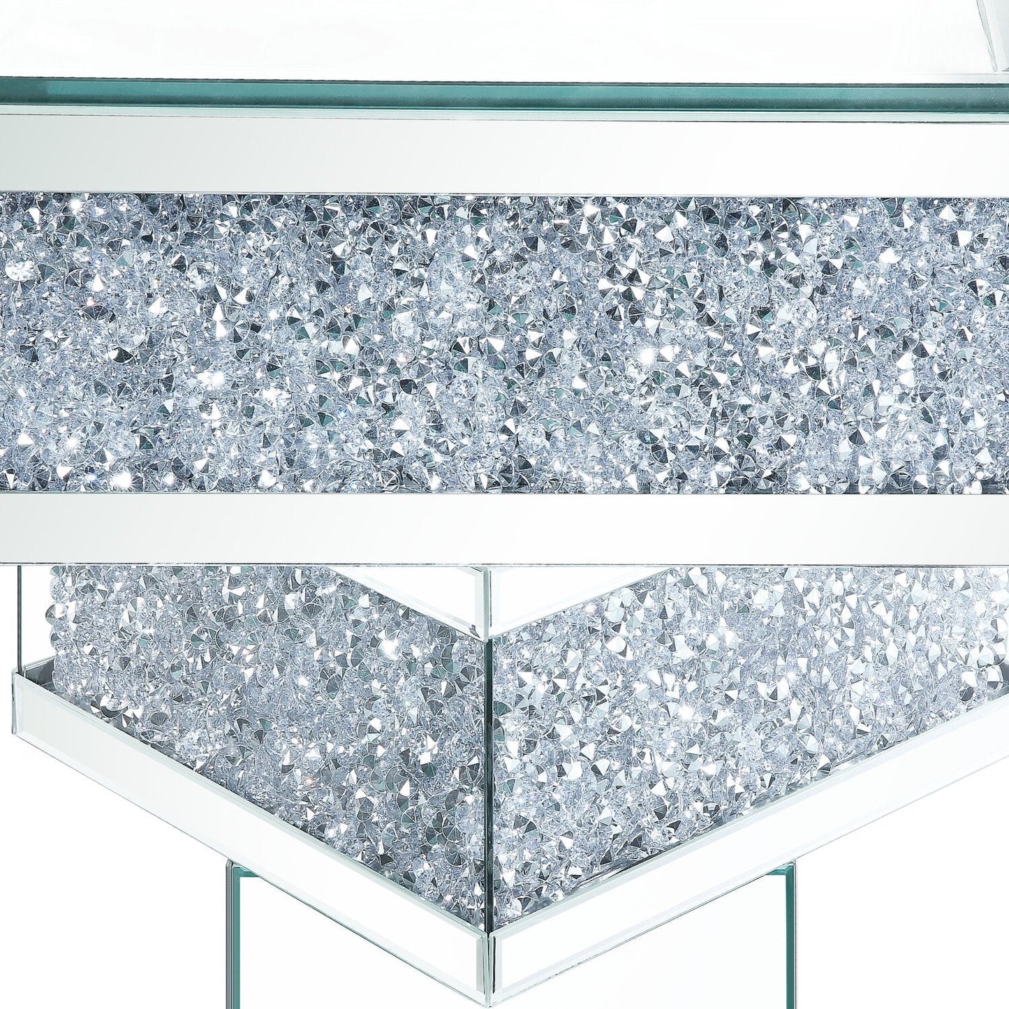 Rosie 39" Glam Mirror & Glass Top Coffee Table - Silver Metal with Diamond Look Legs|Table à café somptueuse Rosie de 39 po avec dessus en miroir et en verre - métal argenté avec pattes à apparence de diamant