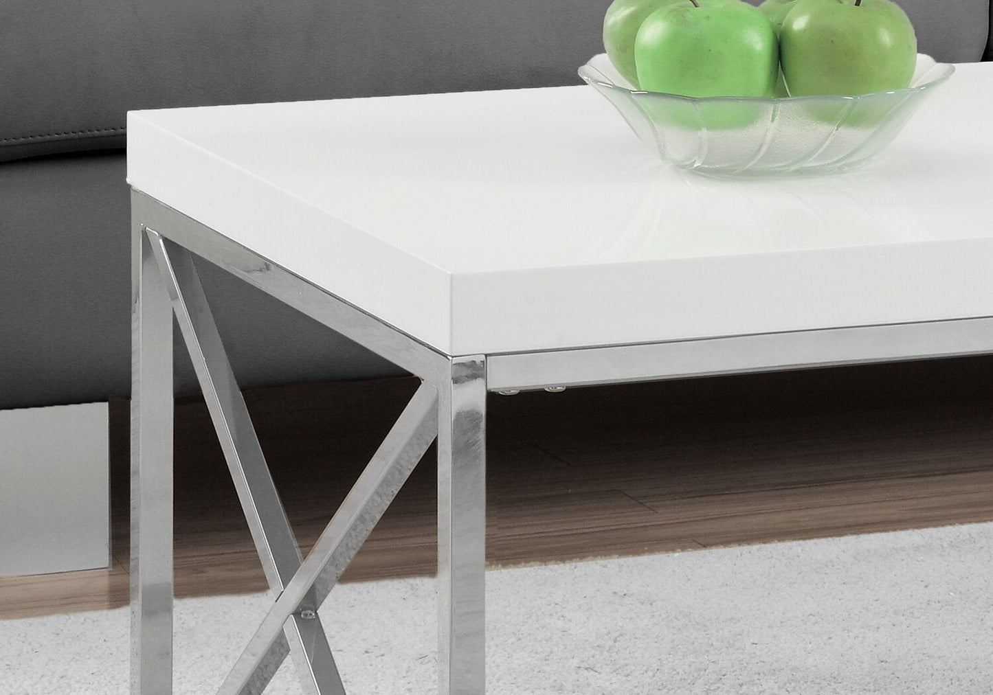 Harper 44" Modern Coffee Table - White with Chrome Metal Base|Table à café moderne Harper de 44 po - blanche avec base en métal chromé