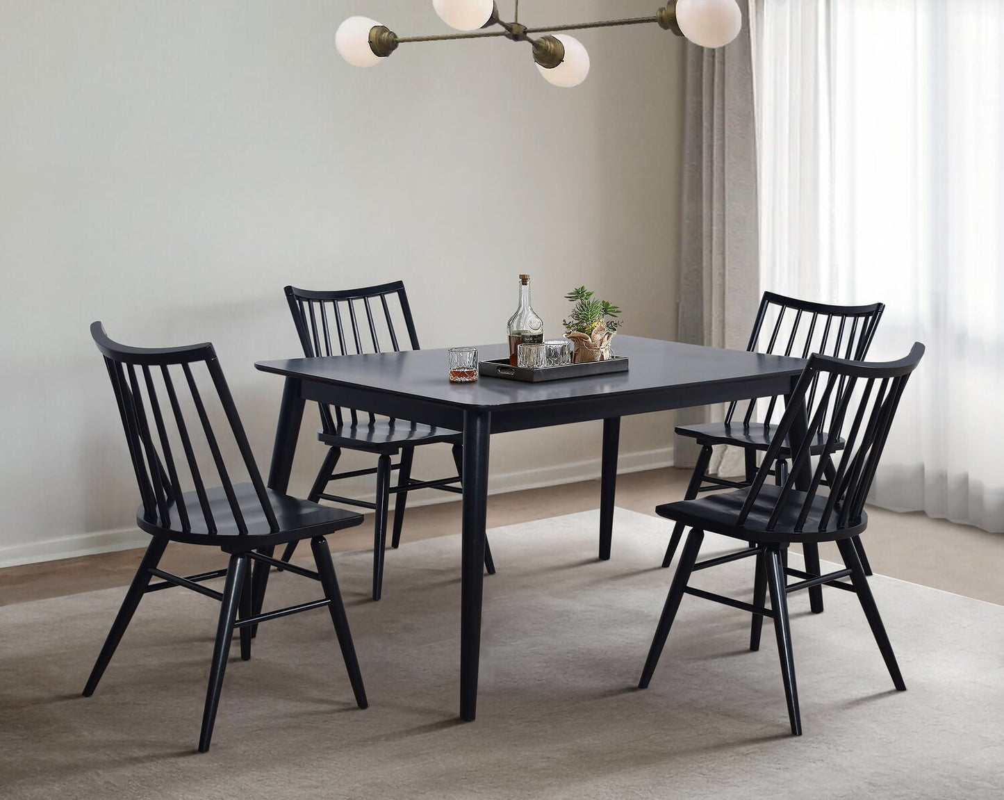 Astro Dining Chair with Curved Spindle-Back - Black | Chaise de salle à manger Astro avec dossier à barreaux en forme de fuseau courbé - noire