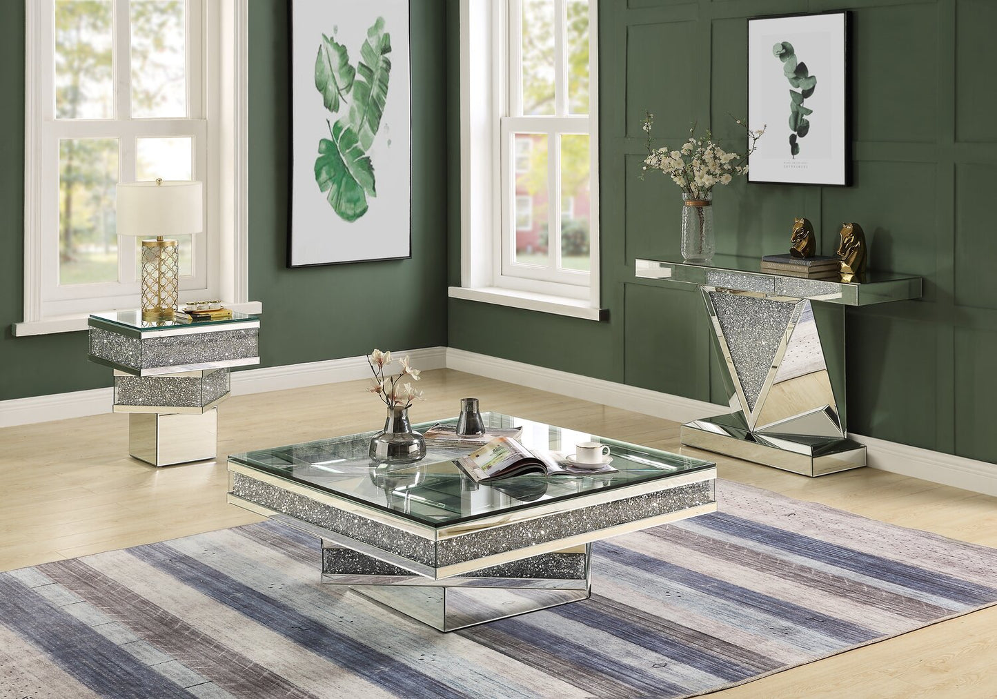 Rosie 39" Glam Mirror & Glass Top Coffee Table - Silver Metal with Diamond Look Legs|Table à café somptueuse Rosie de 39 po avec dessus en miroir et en verre - métal argenté avec pattes à apparence de diamant