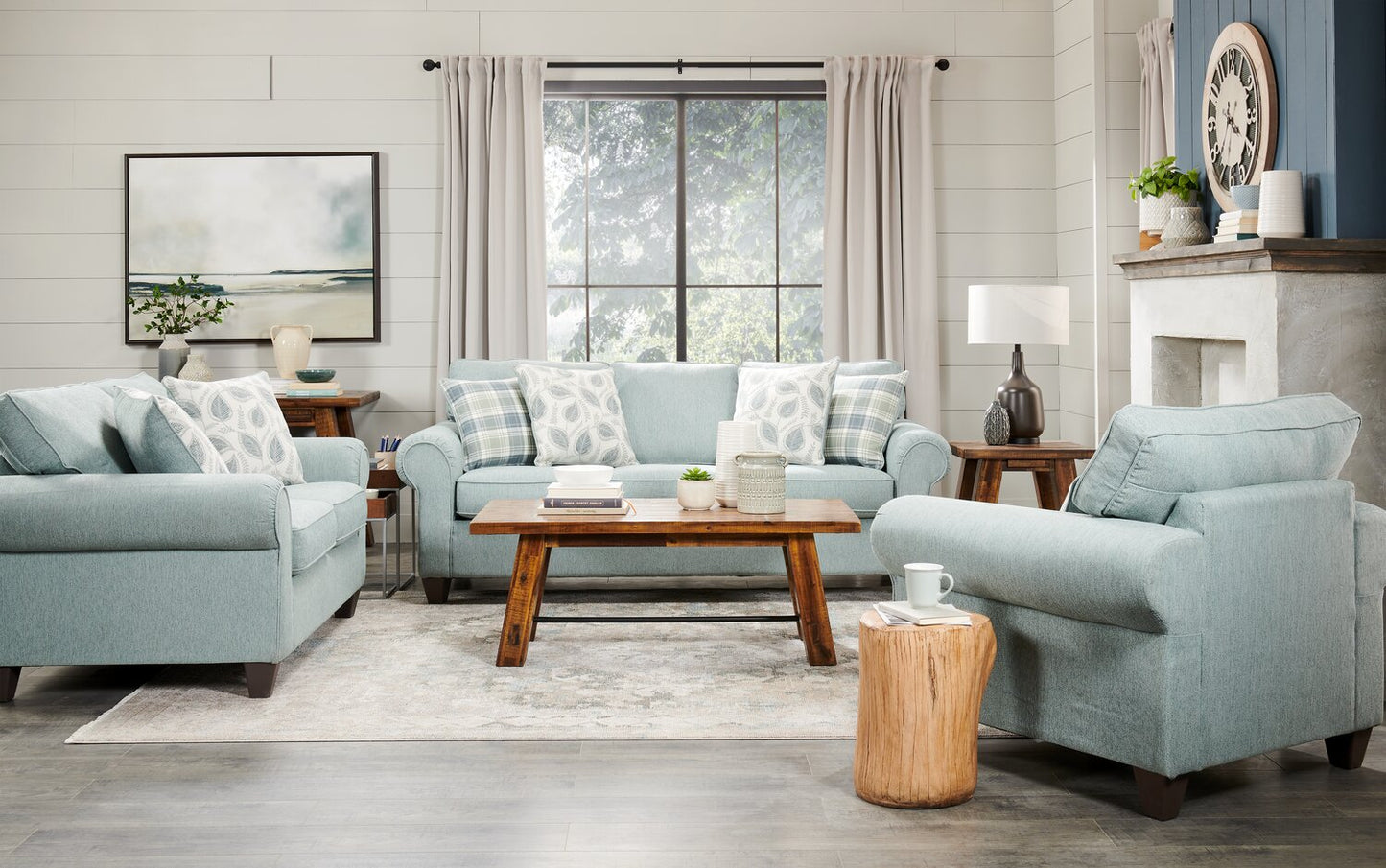 Made in Canada Scarlett 87" Chenille Fabric Sofa with Rolled Arms and Accent Pillows - Marine Blue | Sofa Scarlett de 87 po fabriqué au Canada en tissu de chenille avec accoudoirs enroulés et coussins décoratifs - bleu marine