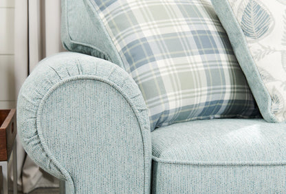 Made in Canada Scarlett 87" Chenille Fabric Sofa with Rolled Arms and Accent Pillows - Marine Blue | Sofa Scarlett de 87 po fabriqué au Canada en tissu de chenille avec accoudoirs enroulés et coussins décoratifs - bleu marine