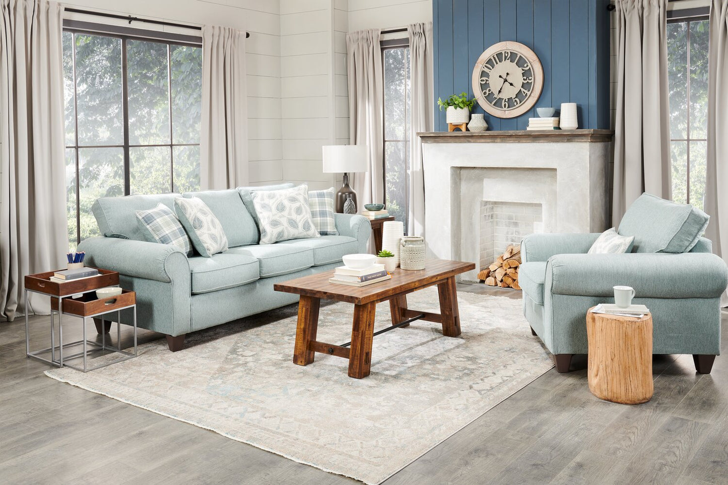 Made in Canada Scarlett 87" Chenille Fabric Sofa with Rolled Arms and Accent Pillows - Marine Blue | Sofa Scarlett de 87 po fabriqué au Canada en tissu de chenille avec accoudoirs enroulés et coussins décoratifs - bleu marine