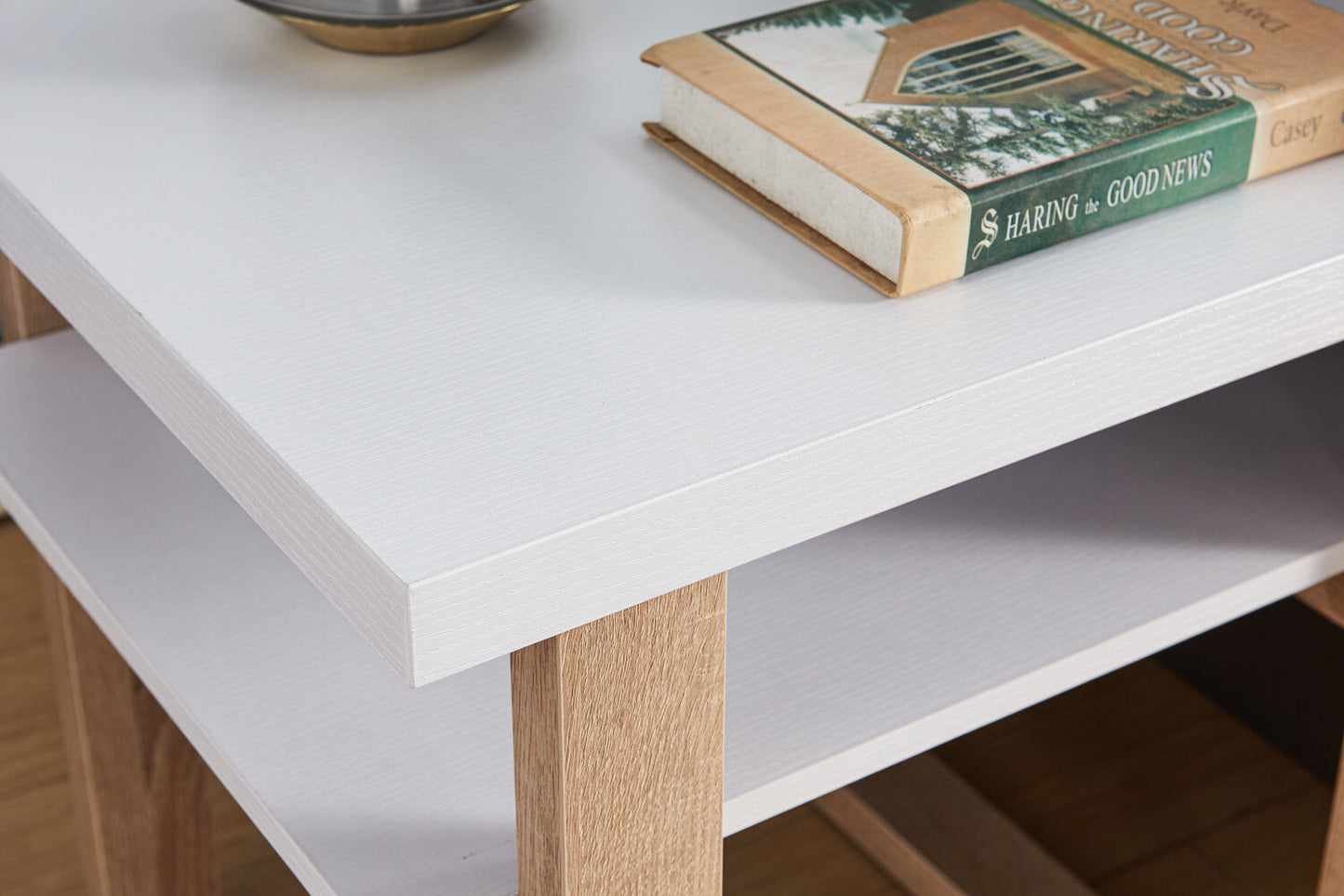 Izaac 47.25" Modern Coffee Table with Storage and Shelf - White and Brown |Table à café moderne Izaac de 47,25 po avec rangement et tablette - blanche et brune
