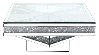 Rosie 39" Glam Mirror & Glass Top Coffee Table - Silver Metal with Diamond Look Legs|Table à café somptueuse Rosie de 39 po avec dessus en miroir et en verre - métal argenté avec pattes à apparence de diamant