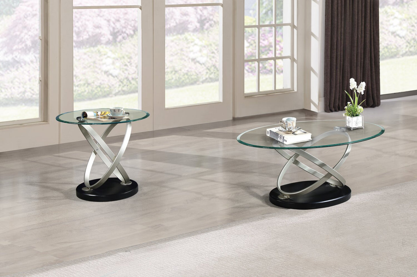 Vikki 48" Modern Oval Glass Top Coffee Table - Glass with Metal Base|Table à café ovale moderne Vikki de 48 po avec dessus en verre - verre avec base en métal
